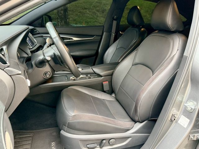 QX55 旗艦 搭載2.0L VC-Turbo引擎 融合轎跑線條與豪華質感 外型動感 內裝精緻 兼具性能與時尚品味  第6張相片