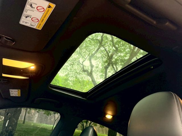 QX55 旗艦 搭載2.0L VC-Turbo引擎 融合轎跑線條與豪華質感 外型動感 內裝精緻 兼具性能與時尚品味  第14張相片
