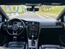 Golf R-line 具備運動化外觀套件與更紮實的底盤調校 兼顧性能與油耗 外型年輕俐落 操控靈活 兼顧生活的五門車款  第6張縮圖