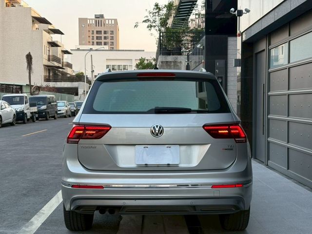 Tiguan 330Tsi 扎實的底盤配上穩定操控 空間實用且乘坐舒適 是兼顧家庭日常使用與長途出遊需求好選擇  第4張相片