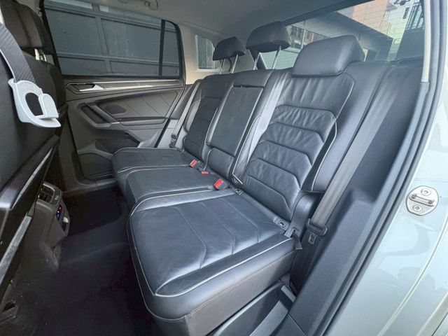 Tiguan 330Tsi 扎實的底盤配上穩定操控 空間實用且乘坐舒適 是兼顧家庭日常使用與長途出遊需求好選擇  第7張相片