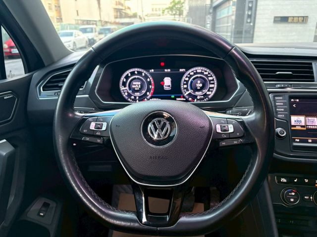 Tiguan 330Tsi 扎實的底盤配上穩定操控 空間實用且乘坐舒適 是兼顧家庭日常使用與長途出遊需求好選擇  第8張相片
