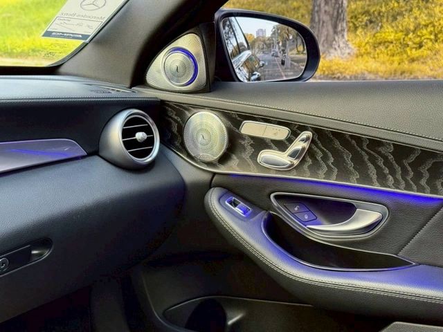 C300 AMG 渦輪動力充沛 外型大氣尊貴 內裝質感佳 配備齊全 操控穩定 是兼顧舒適與性能的豪華房車  第11張相片