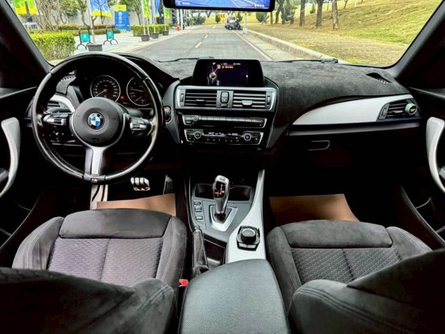 120i Sportline 操控靈活 動力輸出順暢 地盤扎實穩定 車神尺碼適中 兼顧日常實用與駕馭快感 年輕族群所愛  第6張相片