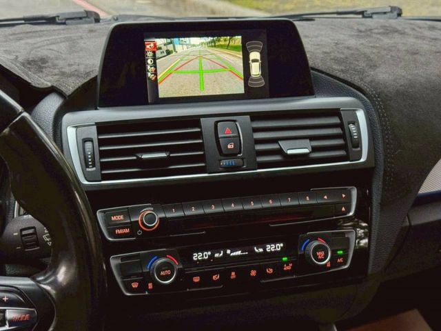 120i Sportline 操控靈活 動力輸出順暢 地盤扎實穩定 車神尺碼適中 兼顧日常實用與駕馭快感 年輕族群所愛  第10張相片