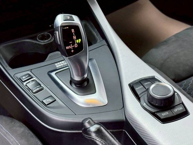 120i Sportline 操控靈活 動力輸出順暢 地盤扎實穩定 車神尺碼適中 兼顧日常實用與駕馭快感 年輕族群所愛  第12張相片