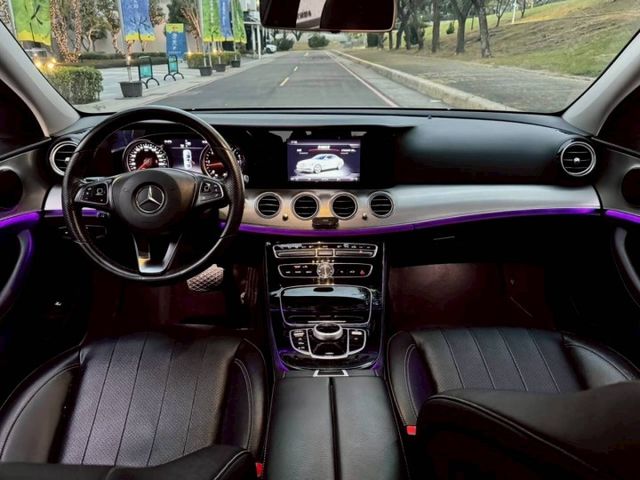 E220D 原鈑件 23智慧駕駛 柴油渦輪省油有力 行路穩定舒適 低盤扎實 配備齊全 質感與實用兼具  第6張相片