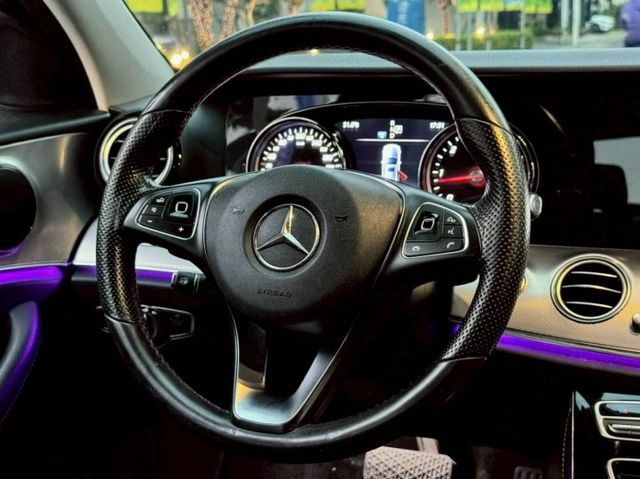 E220D 原鈑件 23智慧駕駛 柴油渦輪省油有力 行路穩定舒適 低盤扎實 配備齊全 質感與實用兼具  第8張相片