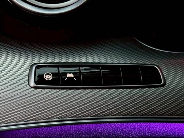 E220D 原鈑件 23智慧駕駛 柴油渦輪省油有力 行路穩定舒適 低盤扎實 配備齊全 質感與實用兼具  第9張相片