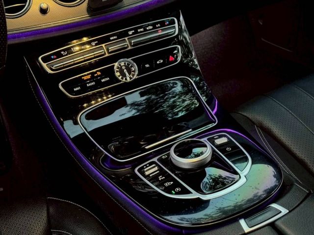 E220D 原鈑件 23智慧駕駛 柴油渦輪省油有力 行路穩定舒適 低盤扎實 配備齊全 質感與實用兼具  第10張相片