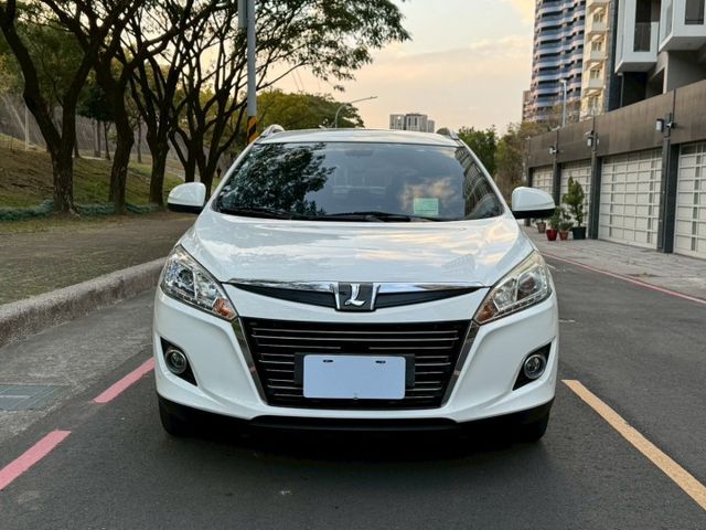 U6 turbo 魅力版 外型動感 空間實用 搭載渦輪引擎動力充足 配備豐富 科技感十足 是性價比極高的國產休旅車  第3張相片