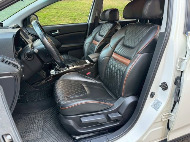 U6 turbo 魅力版 外型動感 空間實用 搭載渦輪引擎動力充足 配備豐富 科技感十足 是性價比極高的國產休旅車  第7張相片