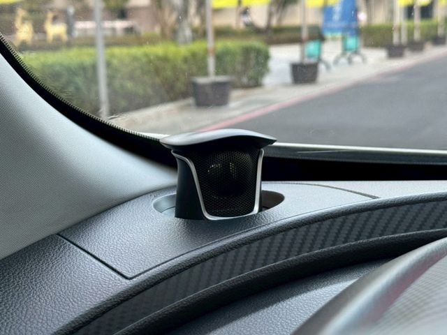 U6 turbo 魅力版 外型動感 空間實用 搭載渦輪引擎動力充足 配備豐富 科技感十足 是性價比極高的國產休旅車  第12張相片