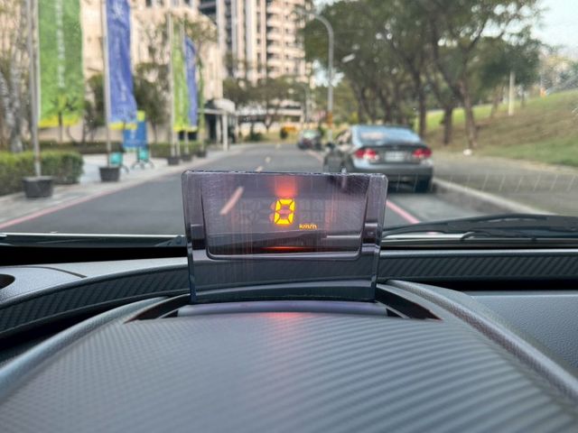 U6 turbo 魅力版 外型動感 空間實用 搭載渦輪引擎動力充足 配備豐富 科技感十足 是性價比極高的國產休旅車  第13張相片