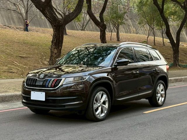 Kodiaq 4x4 原鈑 歐系休旅 空間寬敞實用 操控穩健省油 配備完整安全輔助 是家庭出遊 通勤與長途旅行的好選擇  第1張相片