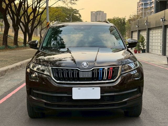 Kodiaq 4x4 原鈑 歐系休旅 空間寬敞實用 操控穩健省油 配備完整安全輔助 是家庭出遊 通勤與長途旅行的好選擇  第3張相片