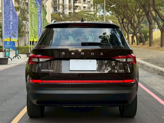 Kodiaq 4x4 原鈑 歐系休旅 空間寬敞實用 操控穩健省油 配備完整安全輔助 是家庭出遊 通勤與長途旅行的好選擇  第4張相片