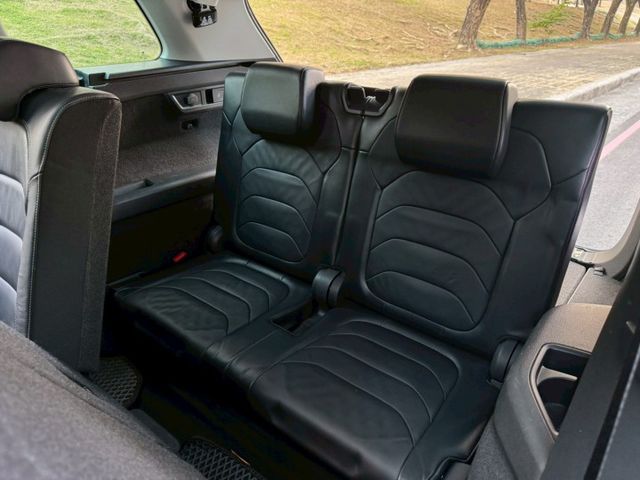 Kodiaq 4x4 原鈑 歐系休旅 空間寬敞實用 操控穩健省油 配備完整安全輔助 是家庭出遊 通勤與長途旅行的好選擇  第16張相片