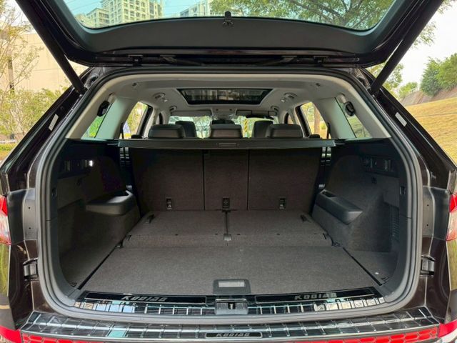Kodiaq 4x4 原鈑 歐系休旅 空間寬敞實用 操控穩健省油 配備完整安全輔助 是家庭出遊 通勤與長途旅行的好選擇  第17張相片