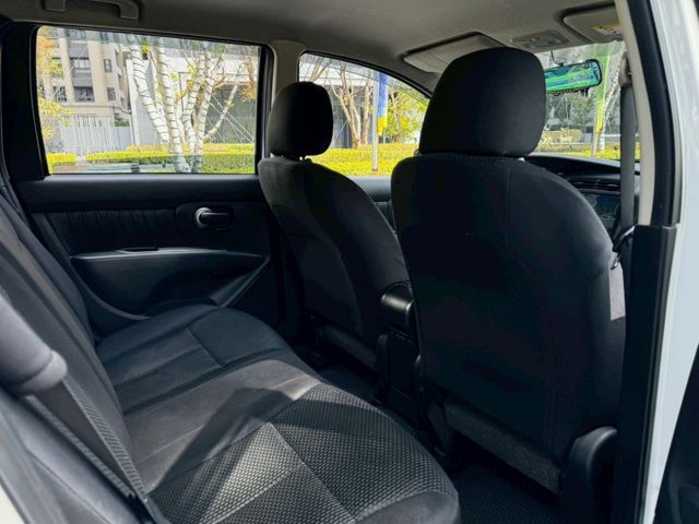 LIVINA 1.6 行家版 原鈑件 車況正常 無待修 配備升級 安卓機 倒車顯影 車頂行李架  第7張相片