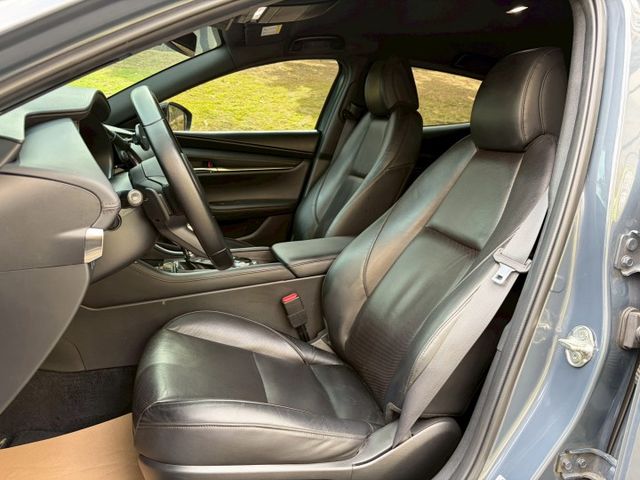 Mazda 3 5D 20S Signature 原鈑件 動力順暢省油兼顧操控 魂動設計線條俐落質感佳 配備安全齊全  第7張相片