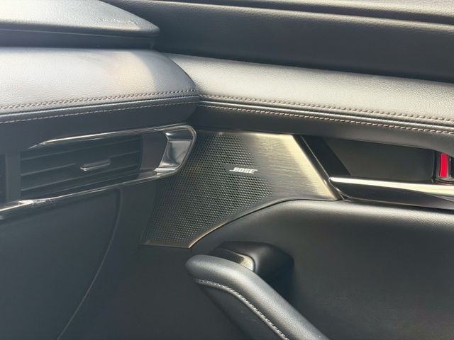 Mazda 3 5D 20S Signature 原鈑件 動力順暢省油兼顧操控 魂動設計線條俐落質感佳 配備安全齊全  第12張相片