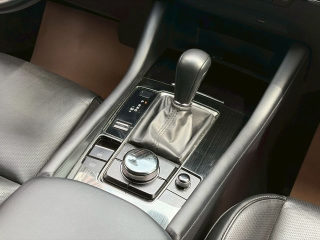 Mazda 3 5D 20S Signature 原鈑件 動力順暢省油兼顧操控 魂動設計線條俐落質感佳 配備安全齊全  第15張相片