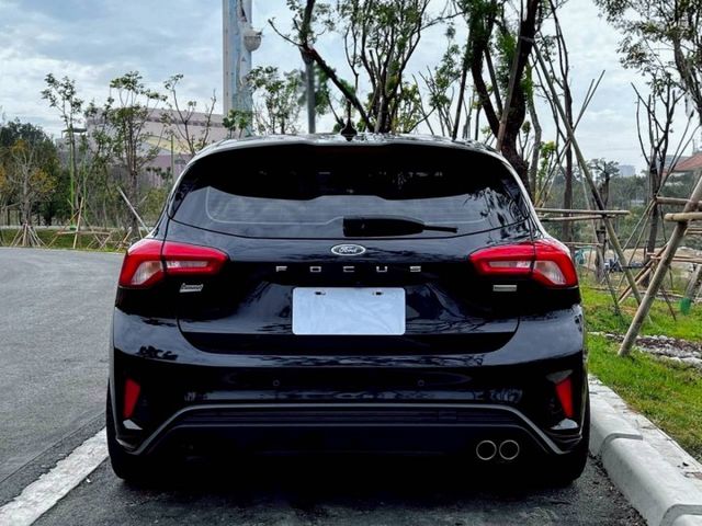 Focus STLine Lommel 車身俐落線條與操控出色 配備齊全 動力順暢 兼顧質感與樂趣的掀背選擇  第4張相片