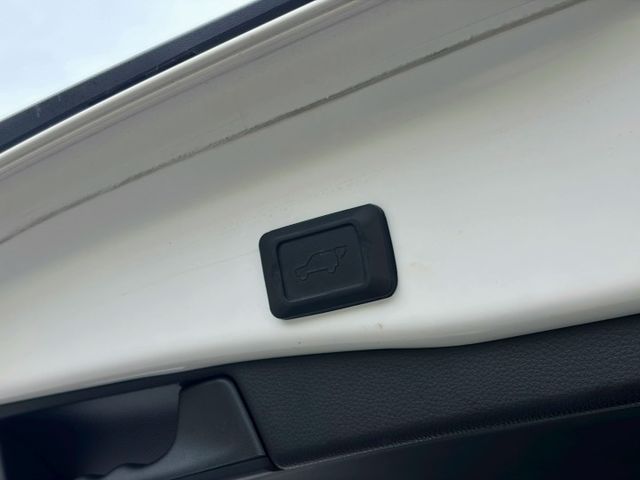 Rav4 汽油旗艦 原鈑件 擁有大器外型與寬敞車室 配備豐富 乘坐舒適 動力表現穩定成熟 無論家用或長途出遊都相當稱職  第14張相片