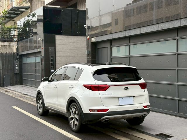 Sportage GT line 外型運動有型耐看 配備豐富一應俱全 空間實用性大 通勤代步與家人假日出遊的好選擇  第2張相片