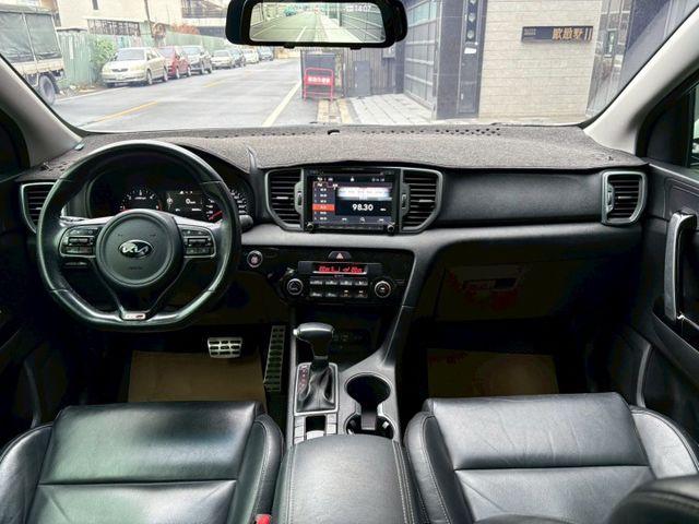 Sportage GT line 外型運動有型耐看 配備豐富一應俱全 空間實用性大 通勤代步與家人假日出遊的好選擇  第6張相片