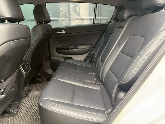 Sportage GT line 外型運動有型耐看 配備豐富一應俱全 空間實用性大 通勤代步與家人假日出遊的好選擇  第8張相片