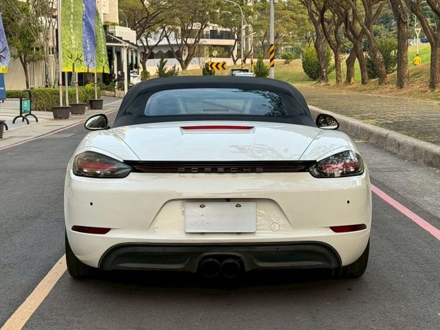981 Boxster 原鈑 中置引擎後區 換檔俐落 轉向精準 開蓬享受人生 日常使用與山路操駕皆適宜 性能與浪漫的結合  第4張相片