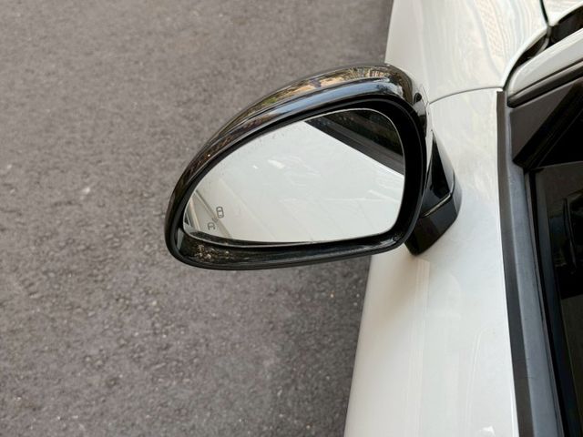 981 Boxster 原鈑 中置引擎後區 換檔俐落 轉向精準 開蓬享受人生 日常使用與山路操駕皆適宜 性能與浪漫的結合  第5張相片