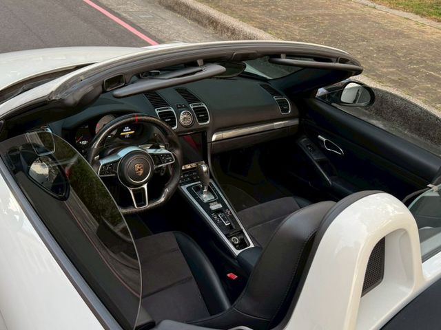 981 Boxster 原鈑 中置引擎後區 換檔俐落 轉向精準 開蓬享受人生 日常使用與山路操駕皆適宜 性能與浪漫的結合  第6張相片