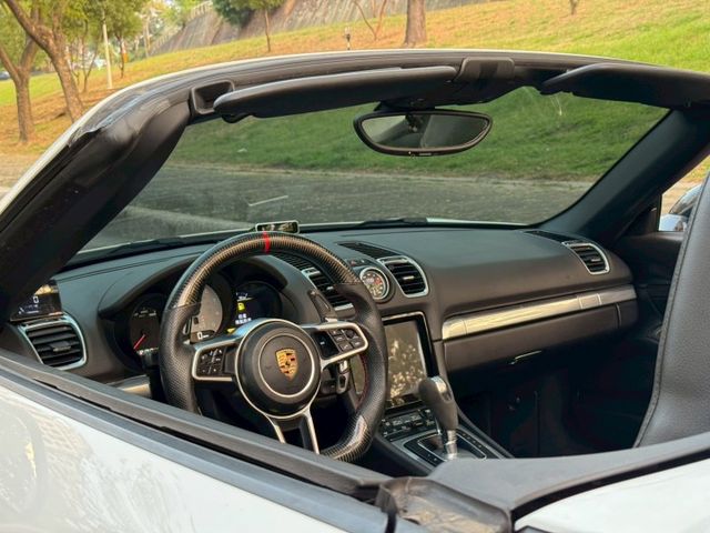 981 Boxster 原鈑 中置引擎後區 換檔俐落 轉向精準 開蓬享受人生 日常使用與山路操駕皆適宜 性能與浪漫的結合  第7張相片