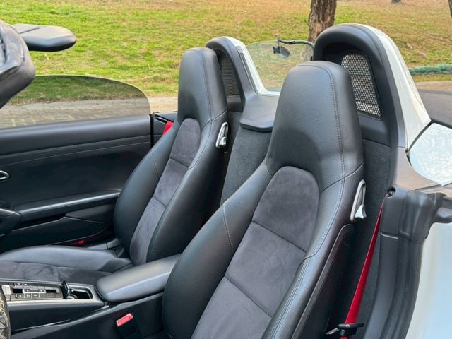 981 Boxster 原鈑 中置引擎後區 換檔俐落 轉向精準 開蓬享受人生 日常使用與山路操駕皆適宜 性能與浪漫的結合  第9張相片