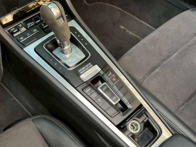 981 Boxster 原鈑 中置引擎後區 換檔俐落 轉向精準 開蓬享受人生 日常使用與山路操駕皆適宜 性能與浪漫的結合  第10張相片