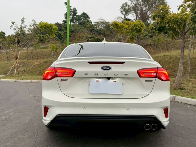 Focus STline Lommel 原鈑件 運動外型帥氣有型 配備質感兼具 操控靈活 底盤穩定 兼顧熱血與實用  第4張相片