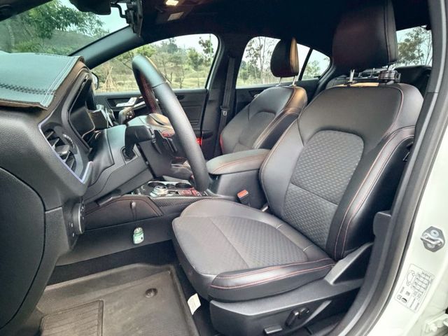 Focus STline Lommel 原鈑件 運動外型帥氣有型 配備質感兼具 操控靈活 底盤穩定 兼顧熱血與實用  第6張相片