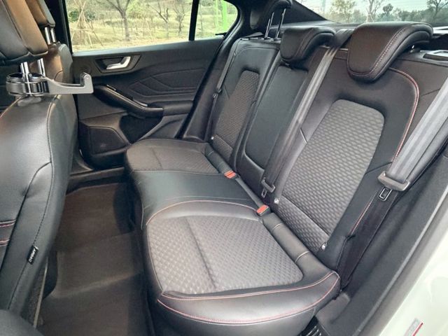 Focus STline Lommel 原鈑件 運動外型帥氣有型 配備質感兼具 操控靈活 底盤穩定 兼顧熱血與實用  第7張相片