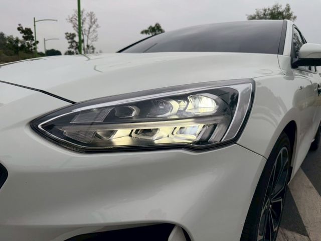 Focus STline Lommel 原鈑件 運動外型帥氣有型 配備質感兼具 操控靈活 底盤穩定 兼顧熱血與實用  第8張相片