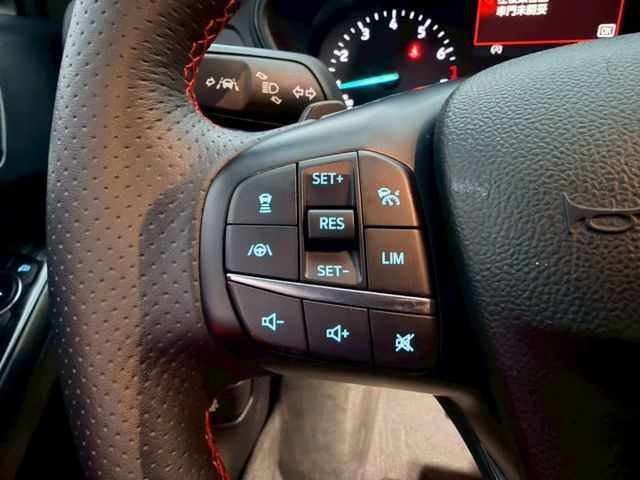 Focus STline Lommel 原鈑件 運動外型帥氣有型 配備質感兼具 操控靈活 底盤穩定 兼顧熱血與實用  第14張相片