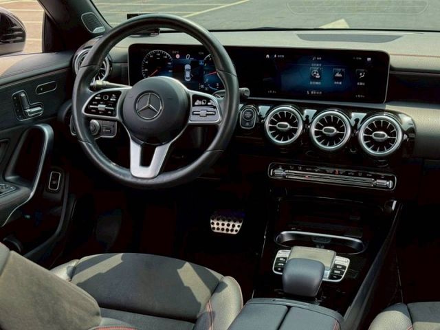 Cla250 AMG 原鈑件 跑格外型結合豪華質感 渦輪動力輕快順暢 配備豐富 日常代步與個性品味一次滿足  第9張相片