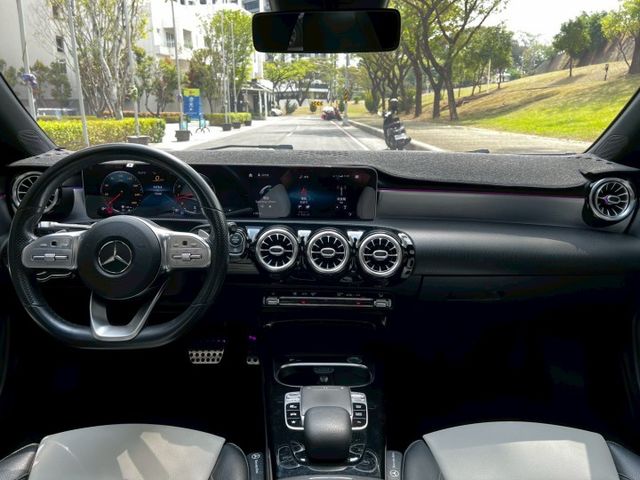 Cla250 AMG 流線跑房外型吸睛有型 渦輪動力輕快有勁 內裝質感與科技配備兼具 帥氣與樂趣合而為一  第6張相片