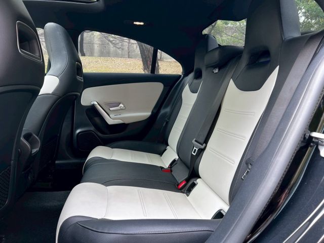 Cla250 AMG 流線跑房外型吸睛有型 渦輪動力輕快有勁 內裝質感與科技配備兼具 帥氣與樂趣合而為一  第8張相片