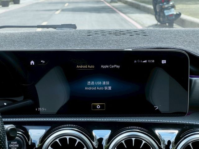 Cla250 AMG 流線跑房外型吸睛有型 渦輪動力輕快有勁 內裝質感與科技配備兼具 帥氣與樂趣合而為一  第13張相片