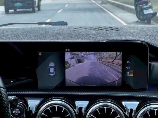 Cla250 AMG 流線跑房外型吸睛有型 渦輪動力輕快有勁 內裝質感與科技配備兼具 帥氣與樂趣合而為一  第14張相片