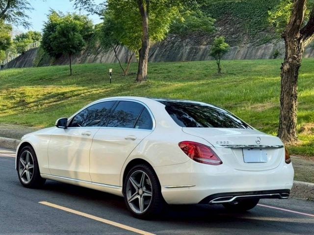 C200 原鈑件 外型沉穩大器 內裝質感出色 動力順暢舒適 通勤代步與商務使用都體面  第2張相片