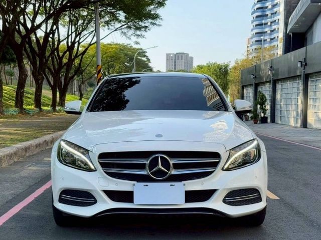 C200 原鈑件 外型沉穩大器 內裝質感出色 動力順暢舒適 通勤代步與商務使用都體面  第3張相片